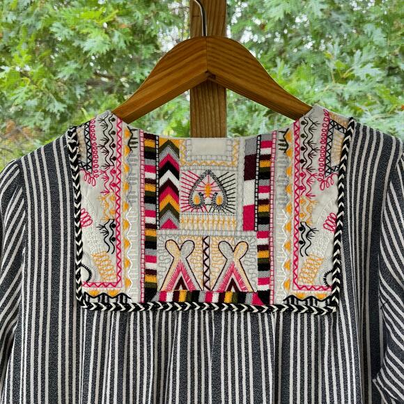 Chelsea & Theodore Women's Grey Striped Embroidered Boho Mini Dress Size M - Picture 4 of 8